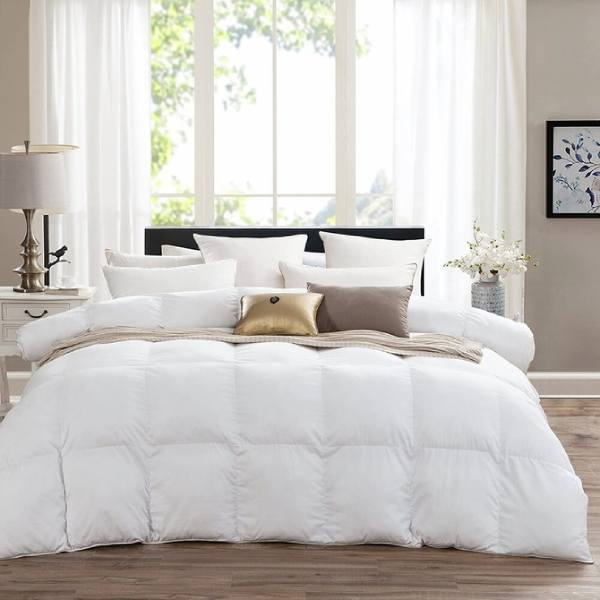 When One of You Runs Hot: Choosing a King Comforter for Two Body Temperatures
