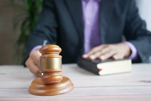 Criminal Lawyers in Toronto: What Happens Between Your Arrest and Your First Court Date